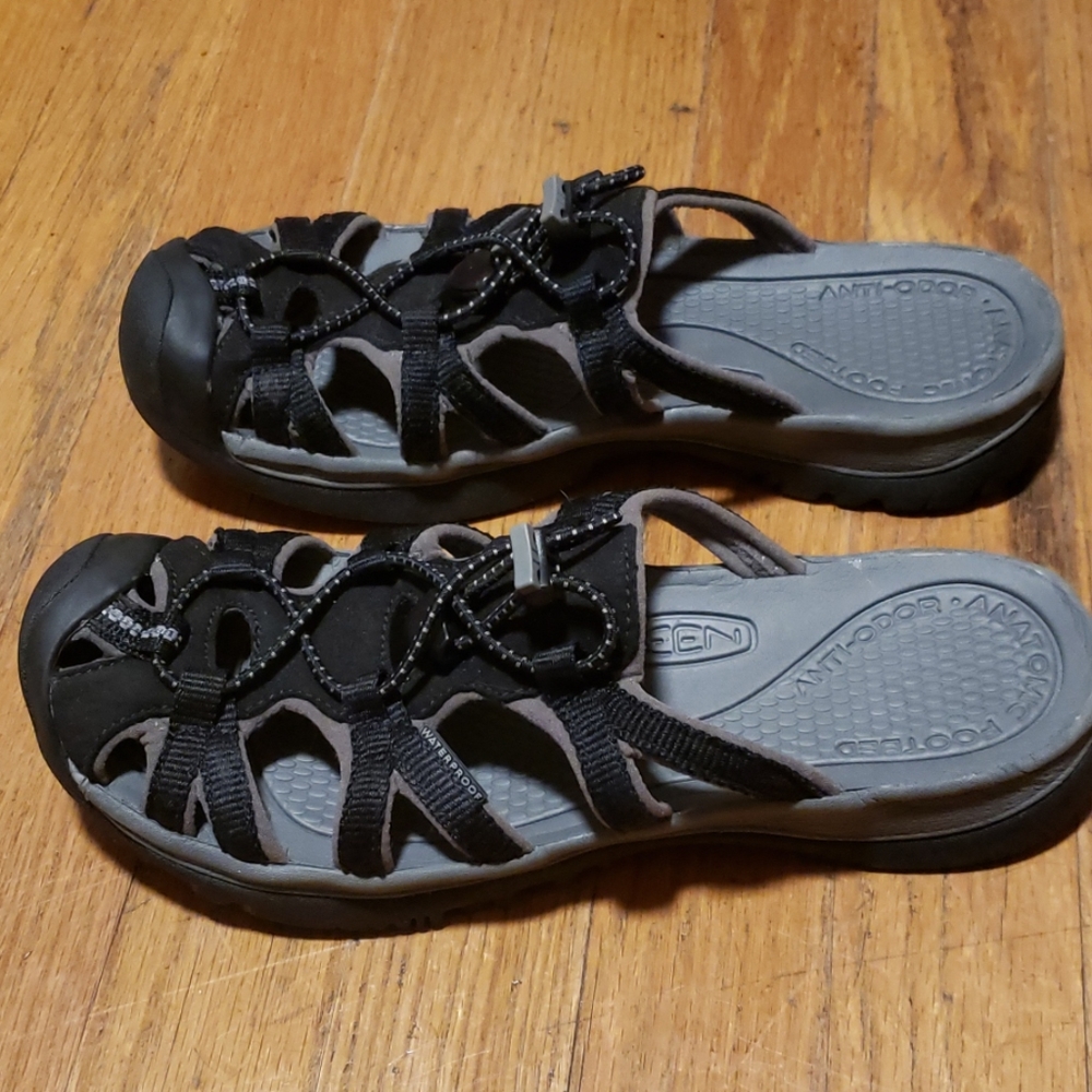 Keen sz 9 sandals